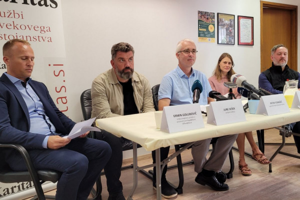 Če je človek v službi, še ne pomeni, da je situacija »kar v redu«